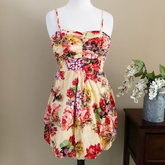 Snap Dresses & Skirts - Snap Mini Floral Dress